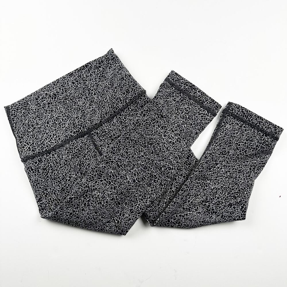 Lululemon Wunder Under Hi-Rise 1/2 Tight Crackle Jaquard Black White Size 2